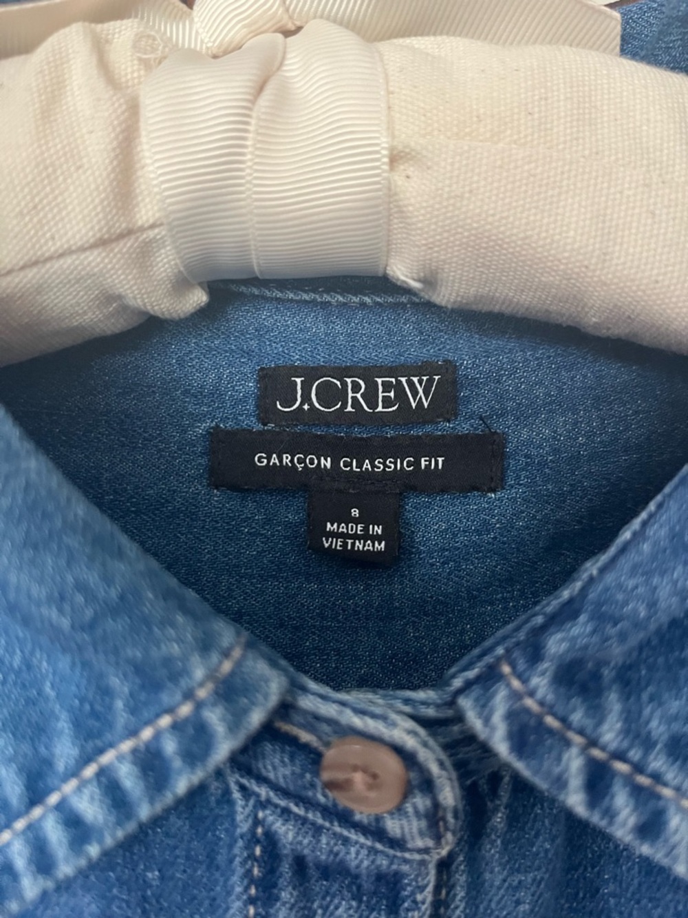 J CREW GARÇON CLASSIC CHAMBRAY SHIRT IN NEELA WASH SIZE 8